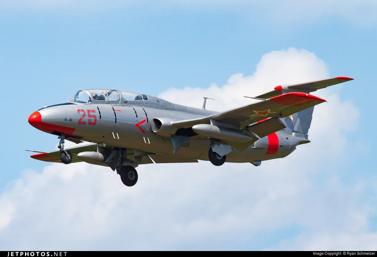 20 минутный полет на реактивном самолете L-29